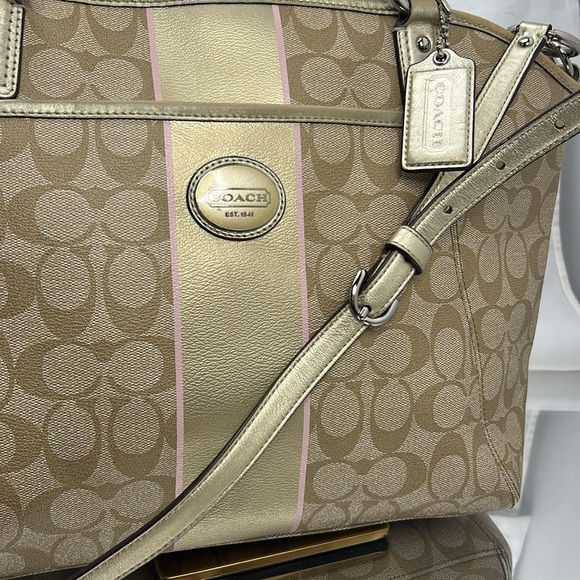 COACH Luxury Signature F19815 2WAY Bag and pouch.set of two - Picture 5 of 17